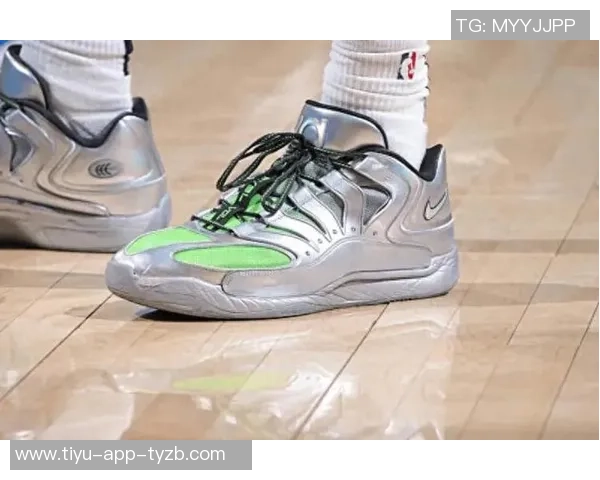 麦克丹尼尔斯高效表现16投7中贡献18分6篮板6助攻助球队取得胜利