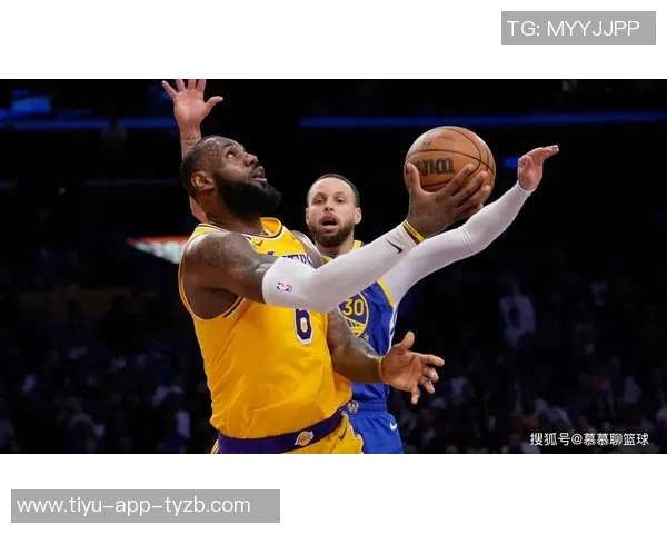 库里与詹姆斯畅谈未来商业合作计划期待共同卖酒的机会